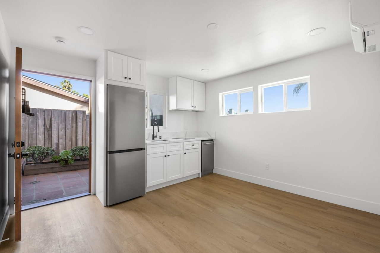 4344 Van Dyke Avenue - Photo 4 of 7