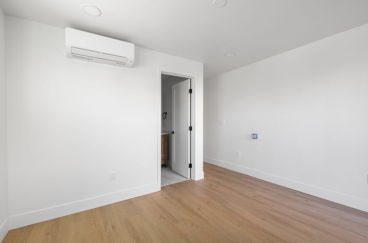 4344 Van Dyke Avenue - Photo 6 of 7