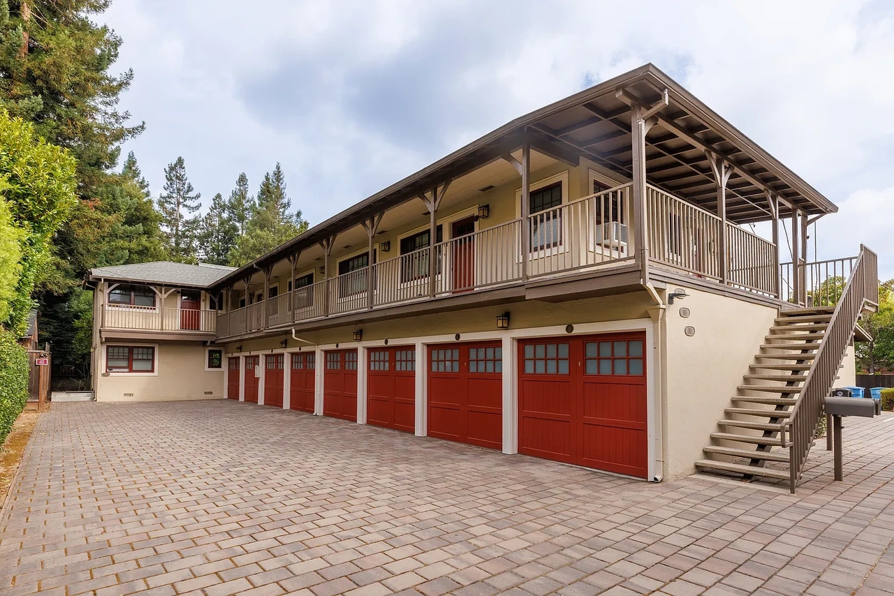 327 Hawthorne Avenue, Unit 65 - Photo 5 of 6