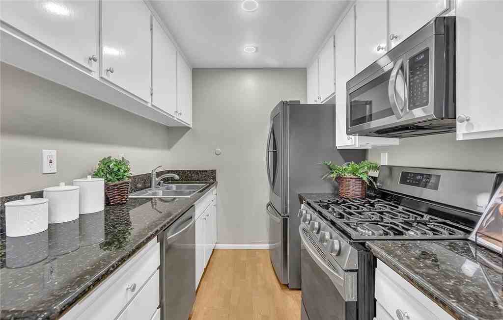 3907 La Crescenta Avenue, Unit 28 - Photo 4 of 20