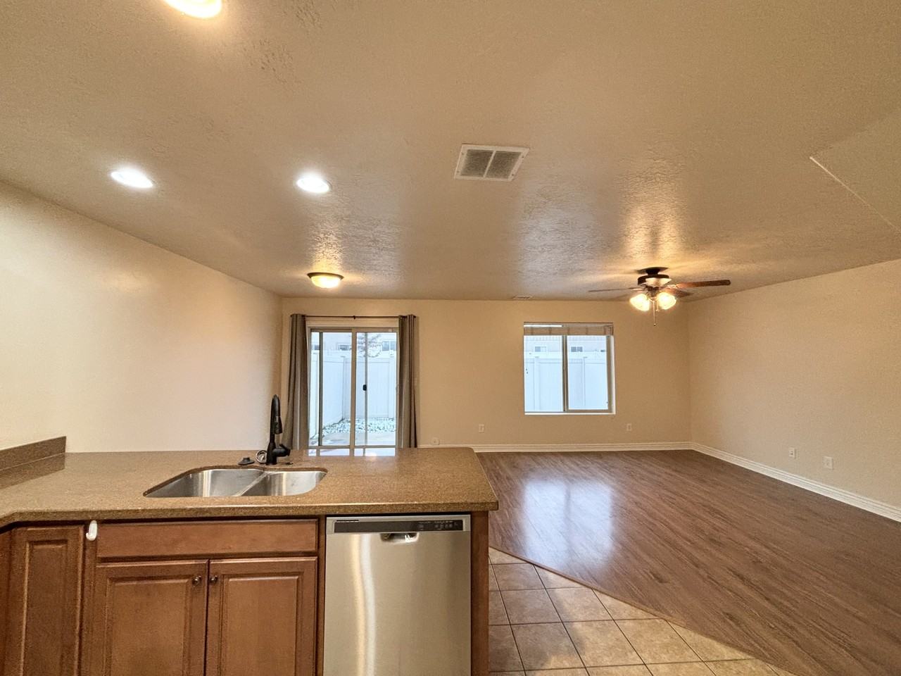 1014 W Village River Ln #1 - Photo 4 of 32