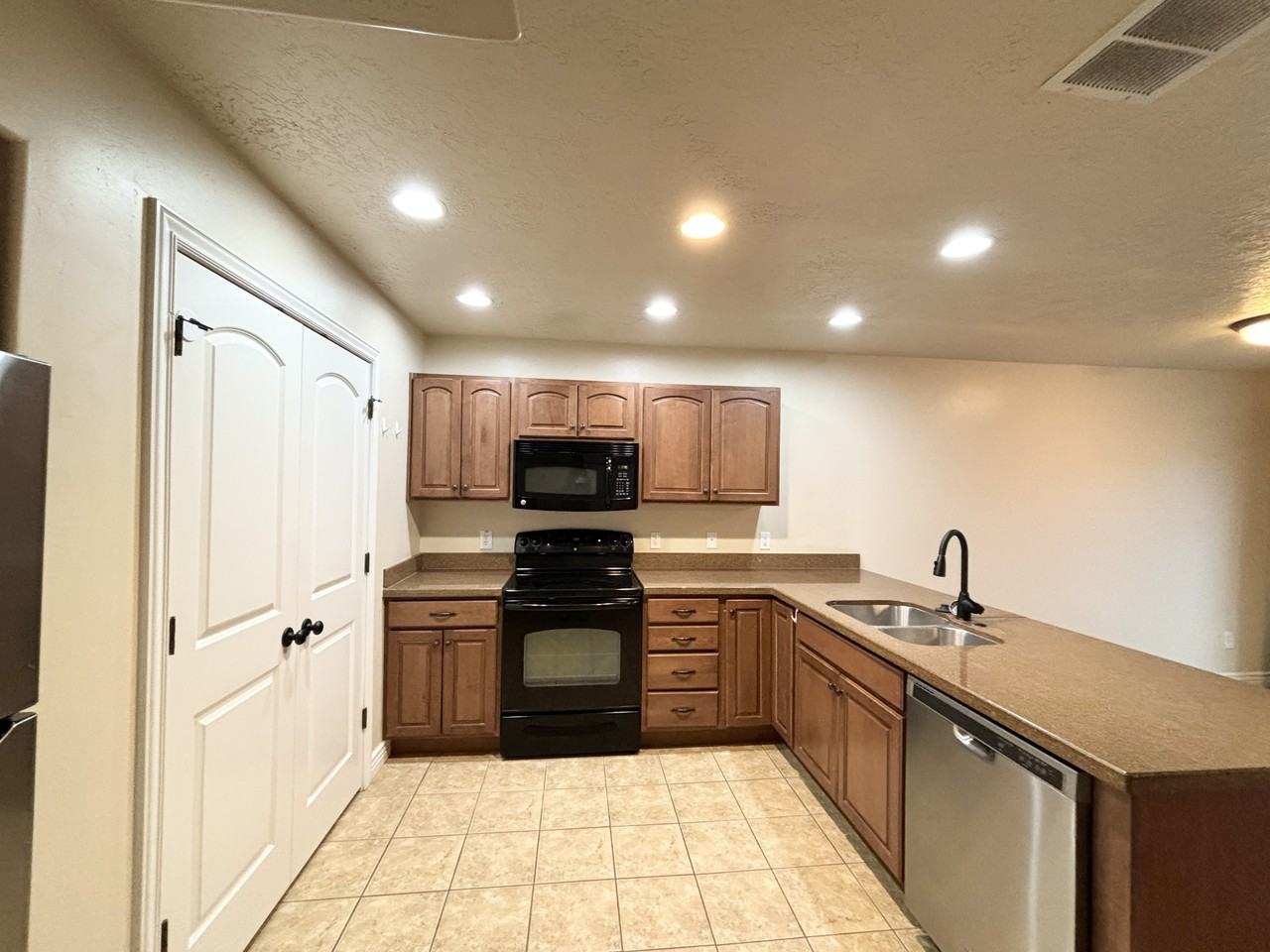 1014 W Village River Ln #1 - Photo 5 of 32