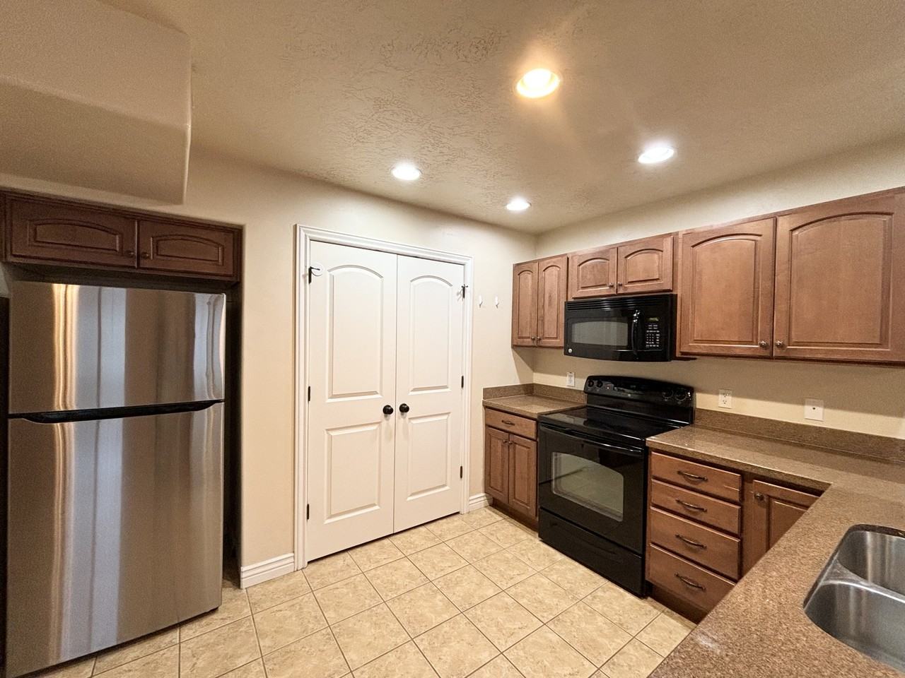 1014 W Village River Ln #1 - Photo 6 of 32