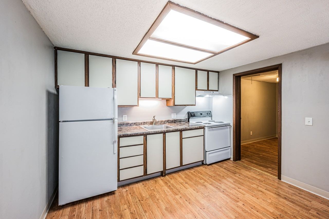1000 Stonehenge Place - Photo 2 of 6