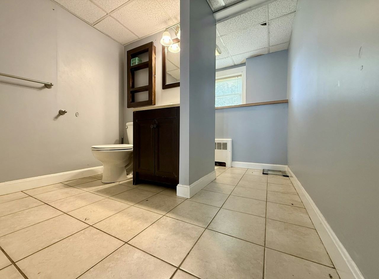 1002 Main Street, Unit 5 - Photo 3 of 10