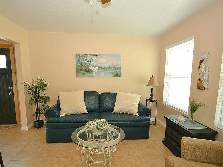 1018 Colonnade Avenue Southeast - Photo 4 of 16