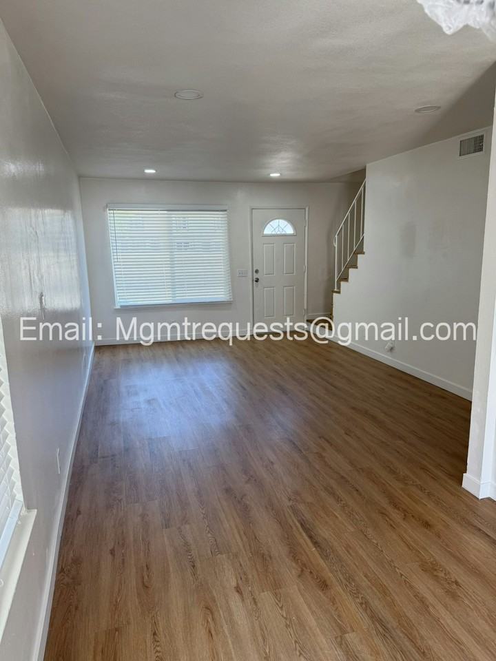 16780 Village Lane - Photo 4 of 24
