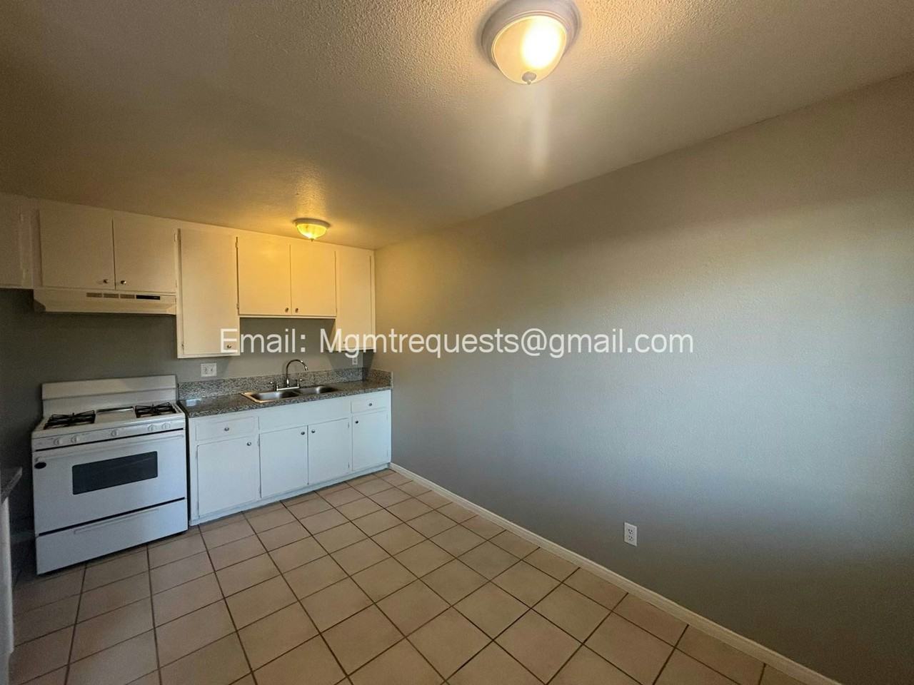 850 Prescott Way, Unit D - Photo 5 of 16