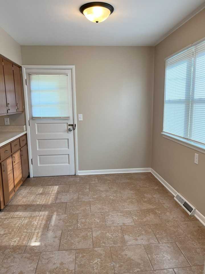 412 11th Ave W #2 - Photo 3 of 12