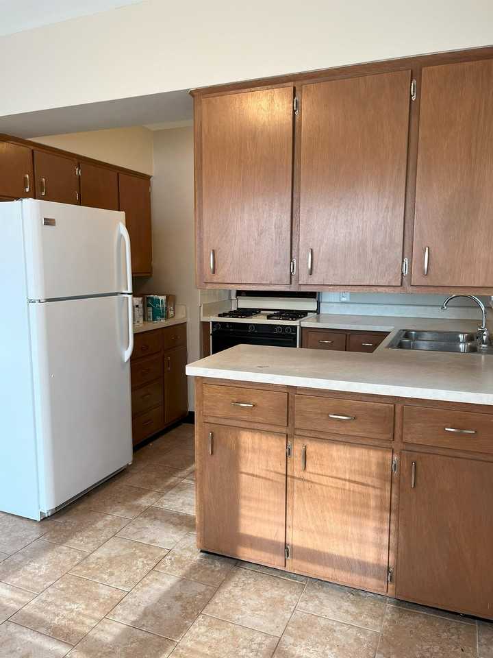 412 11th Ave W #2 - Photo 6 of 12