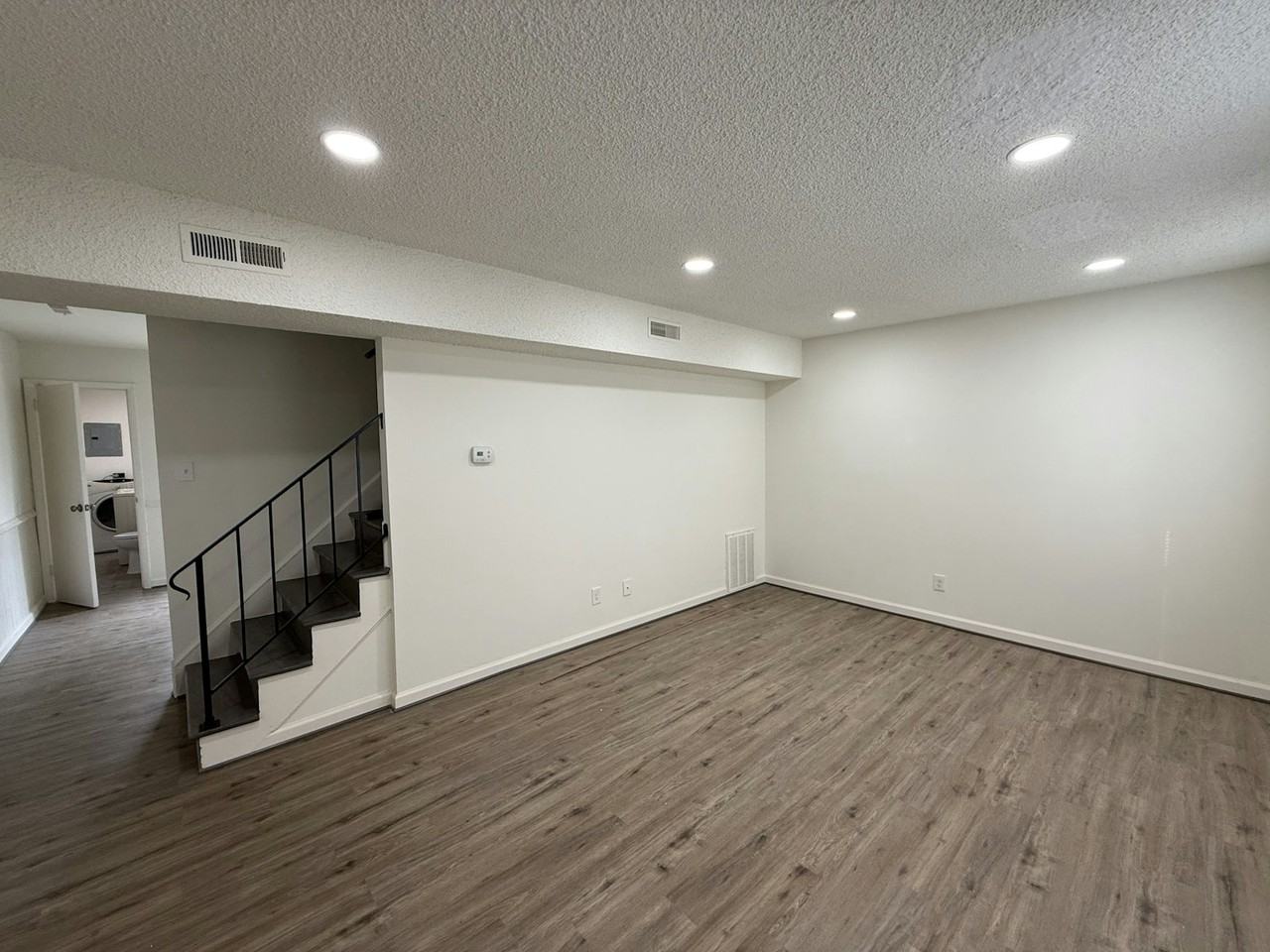 1924 Beaver Road - Photo 2 of 11