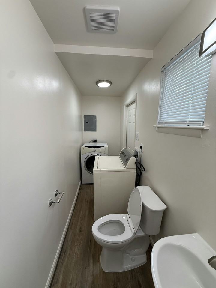 1924 Beaver Road - Photo 4 of 11