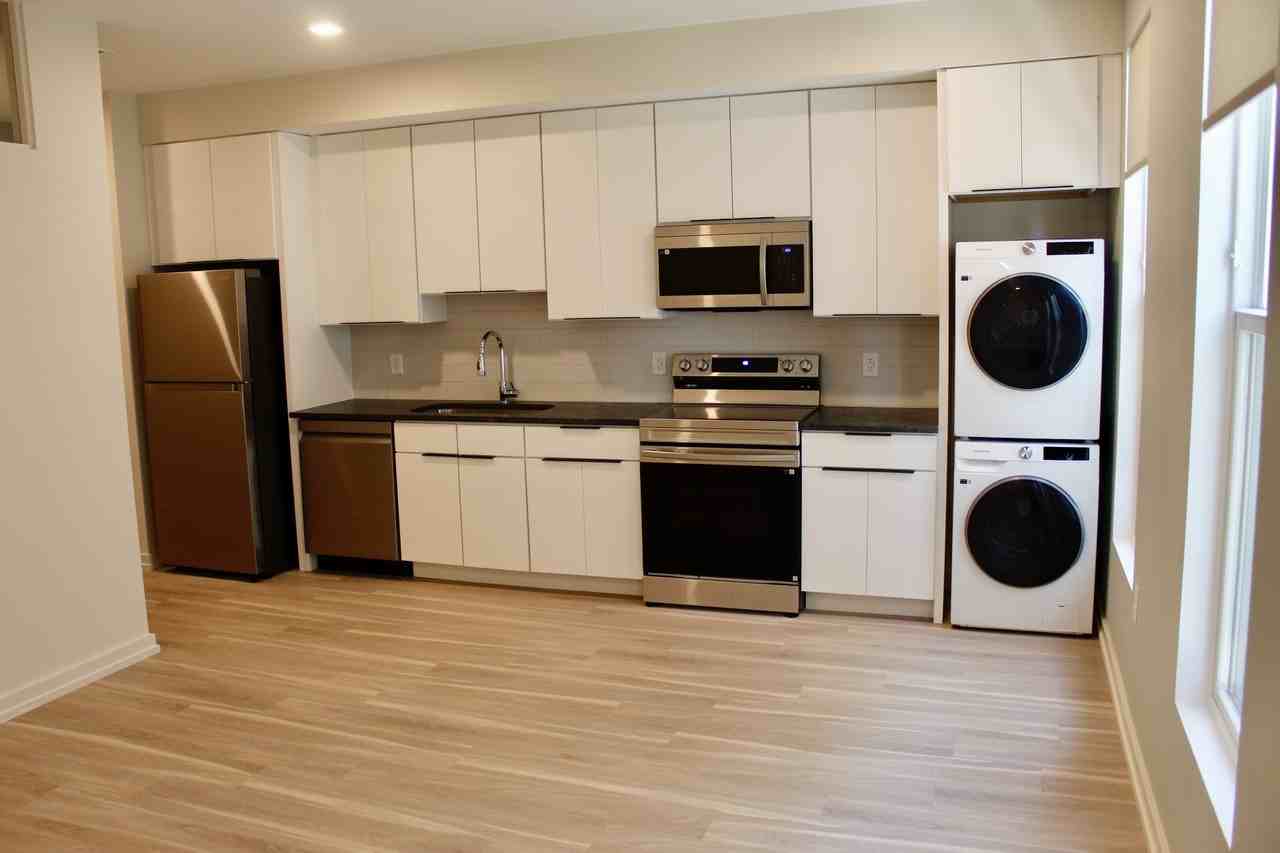 1124 Castle Street - Photo 3 of 12
