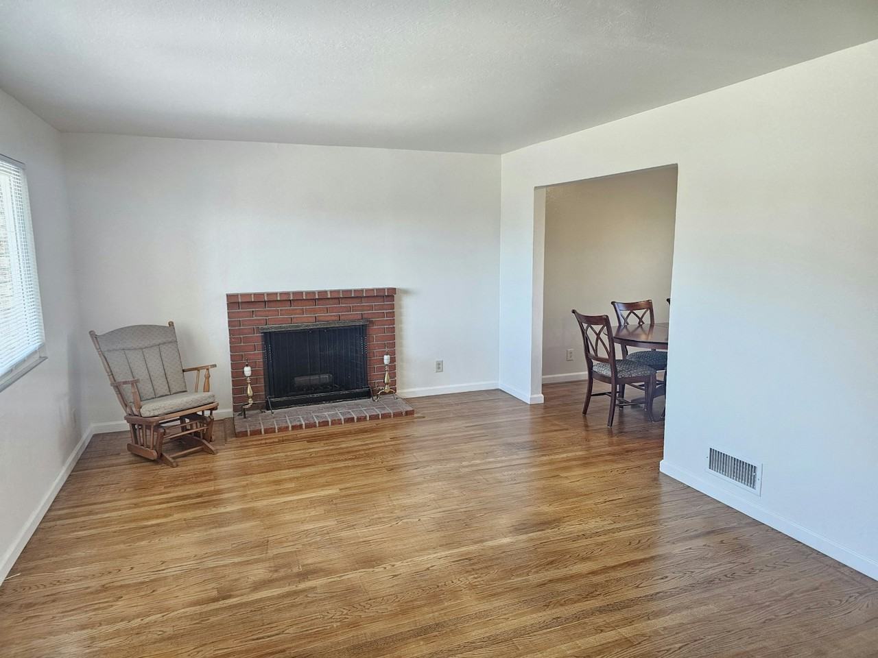 3152 Huntington Court - Photo 3 of 33