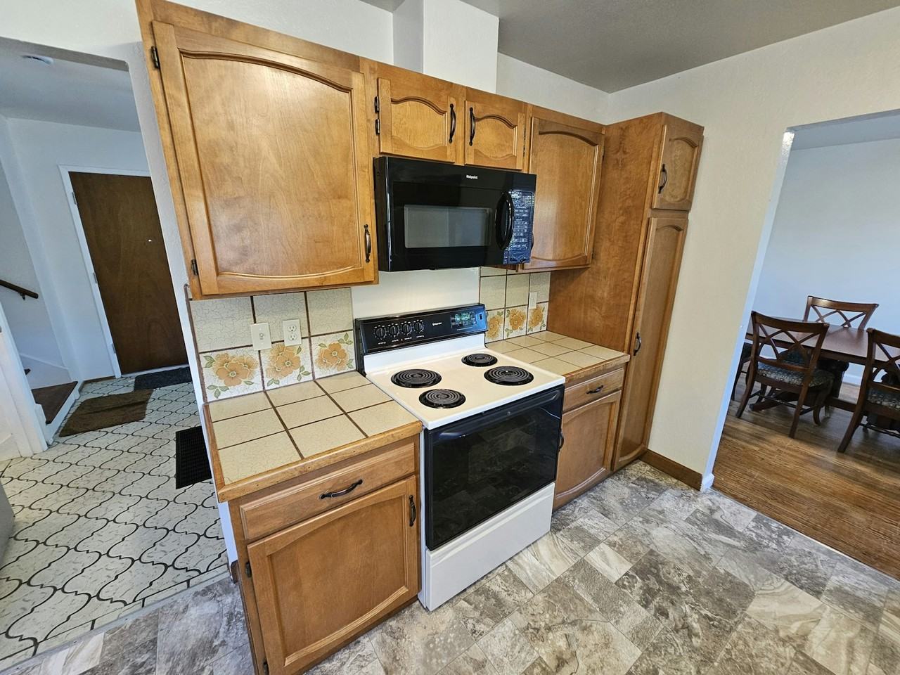 3152 Huntington Court - Photo 6 of 33