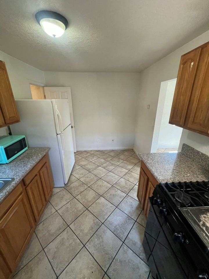 2443 South 10th Street, Unit 103 - Photo 4 of 9
