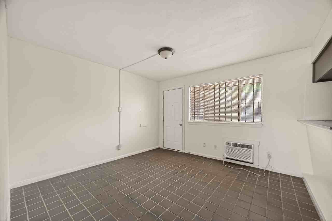 2712 Oakcliff Street - Photo 2 of 10