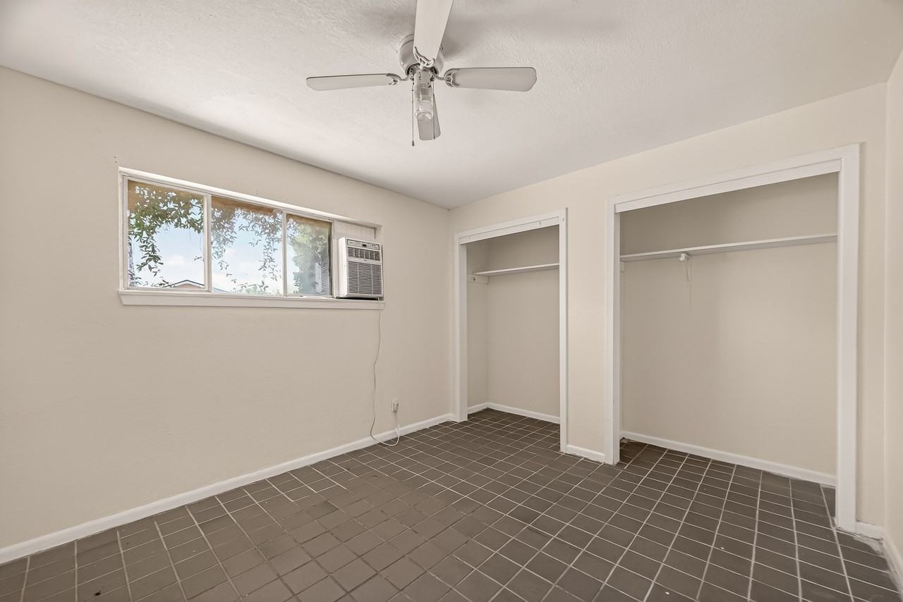 2712 Oakcliff Street - Photo 5 of 10