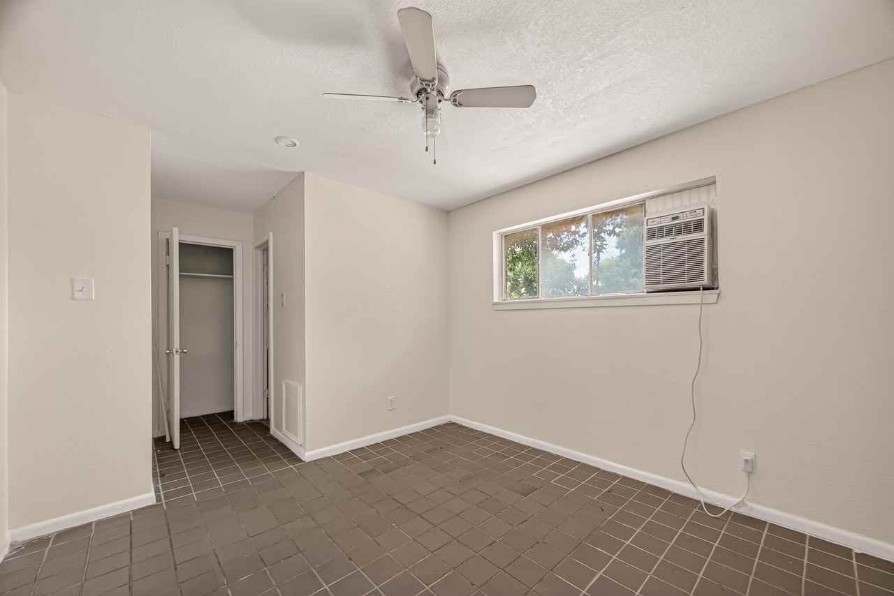 2712 Oakcliff Street - Photo 6 of 10