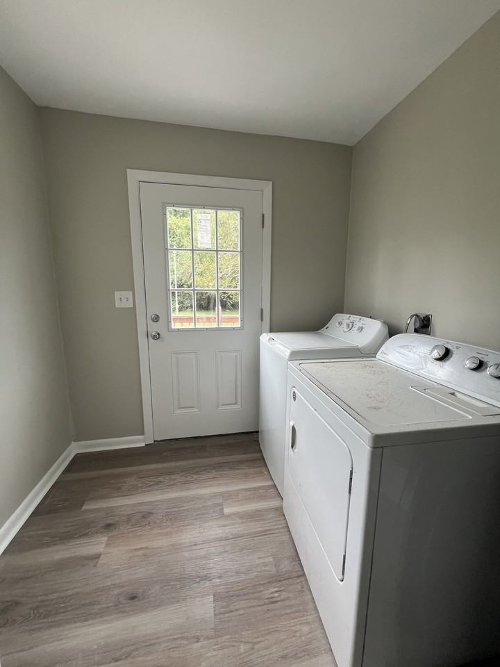 504 Robinson St #1 - Photo 6 of 14