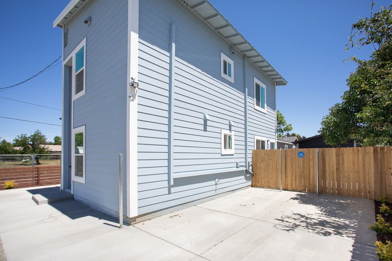 2665 B St #A - Photo 4 of 25