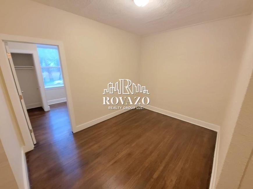 691 Elizabeth Ave - Photo 4 of 8