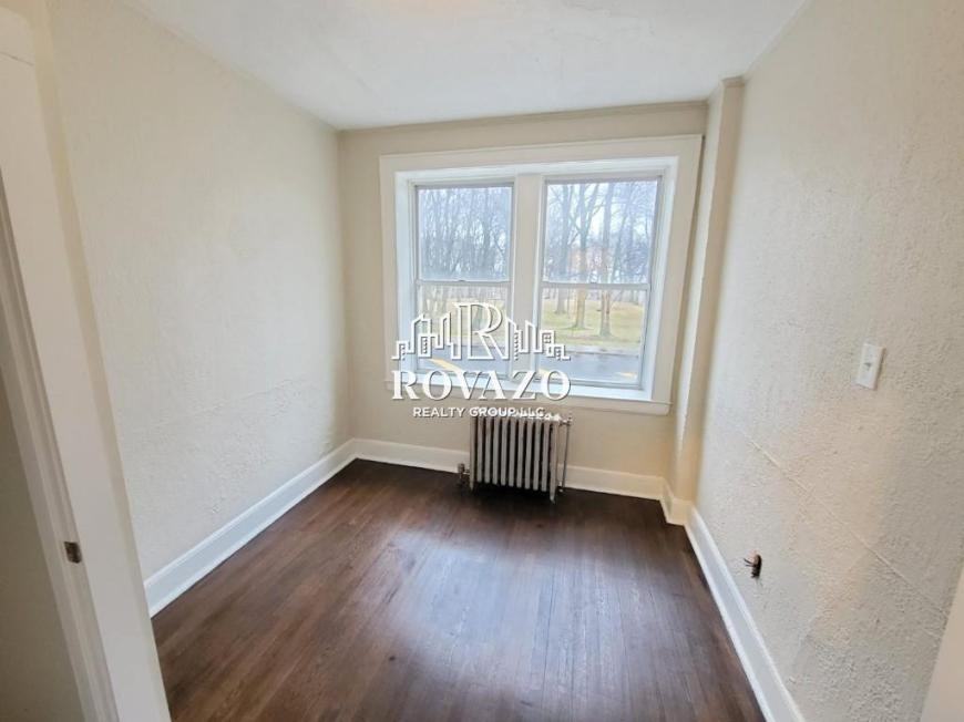 691 Elizabeth Ave - Photo 5 of 8