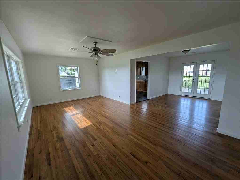 320 S Country Club Rd - Photo 4 of 22