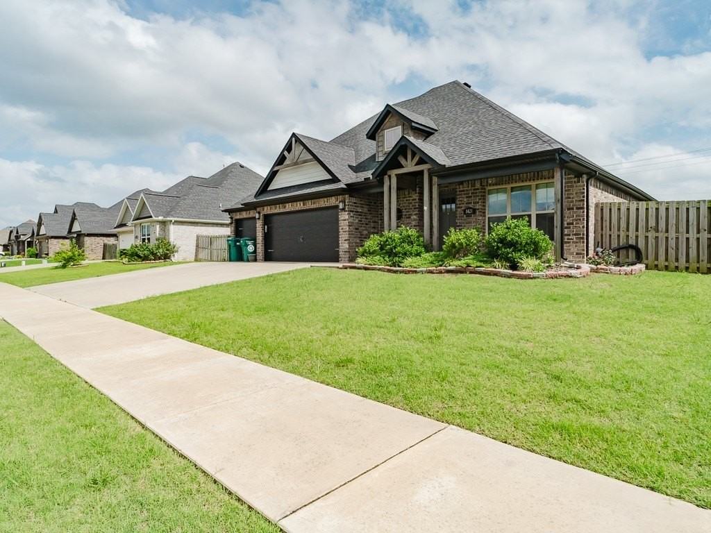 1421 Blue Moon Rd - Photo 2 of 25