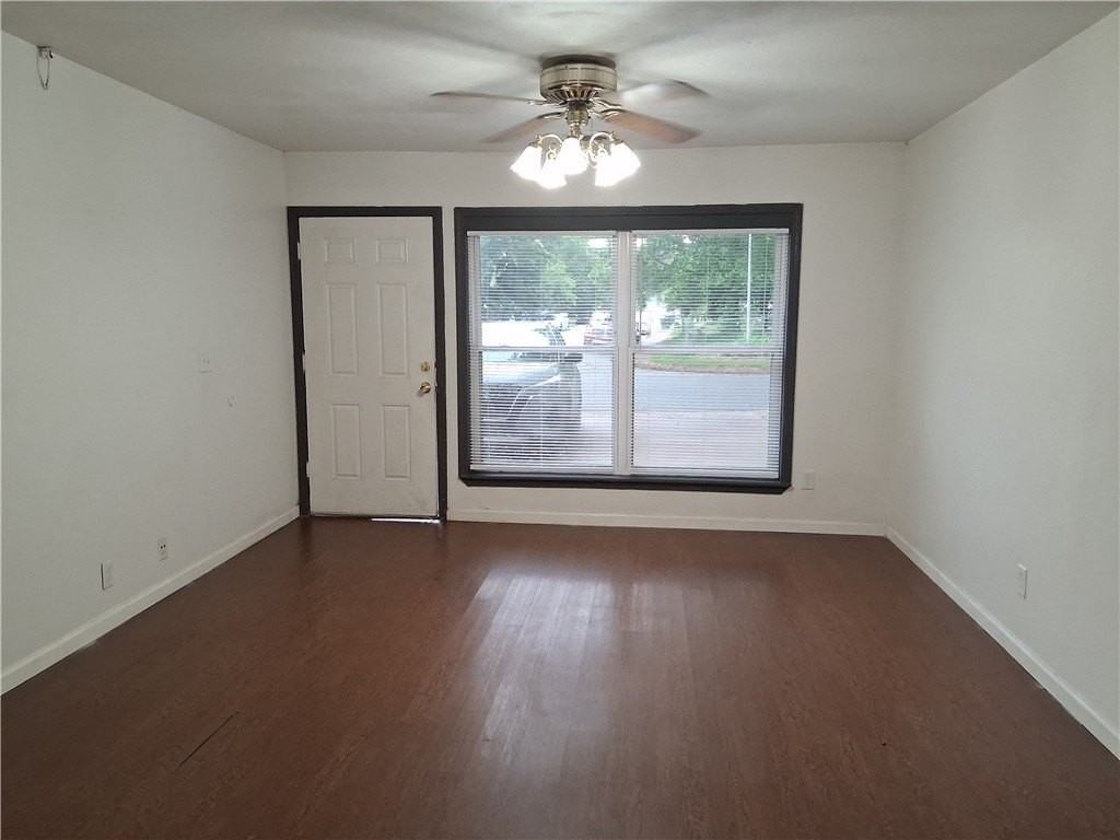217 E Adobe St - Photo 2 of 11