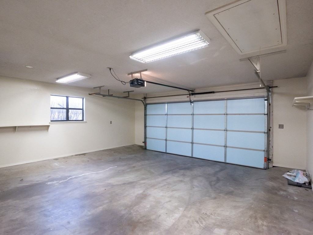 1902 Thrush St - Photo 4 of 17