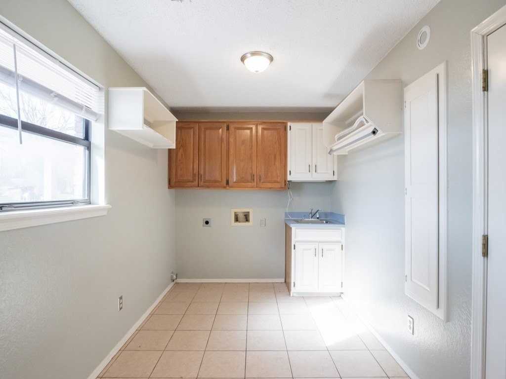 1902 Thrush St - Photo 5 of 17