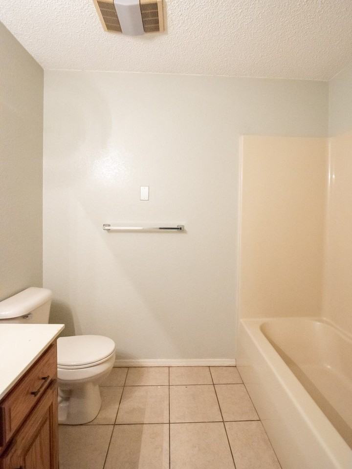 1902 Thrush St - Photo 6 of 20