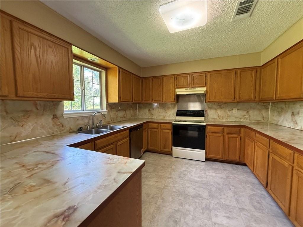 2446 Ridgeway Loop N - Photo 3 of 16