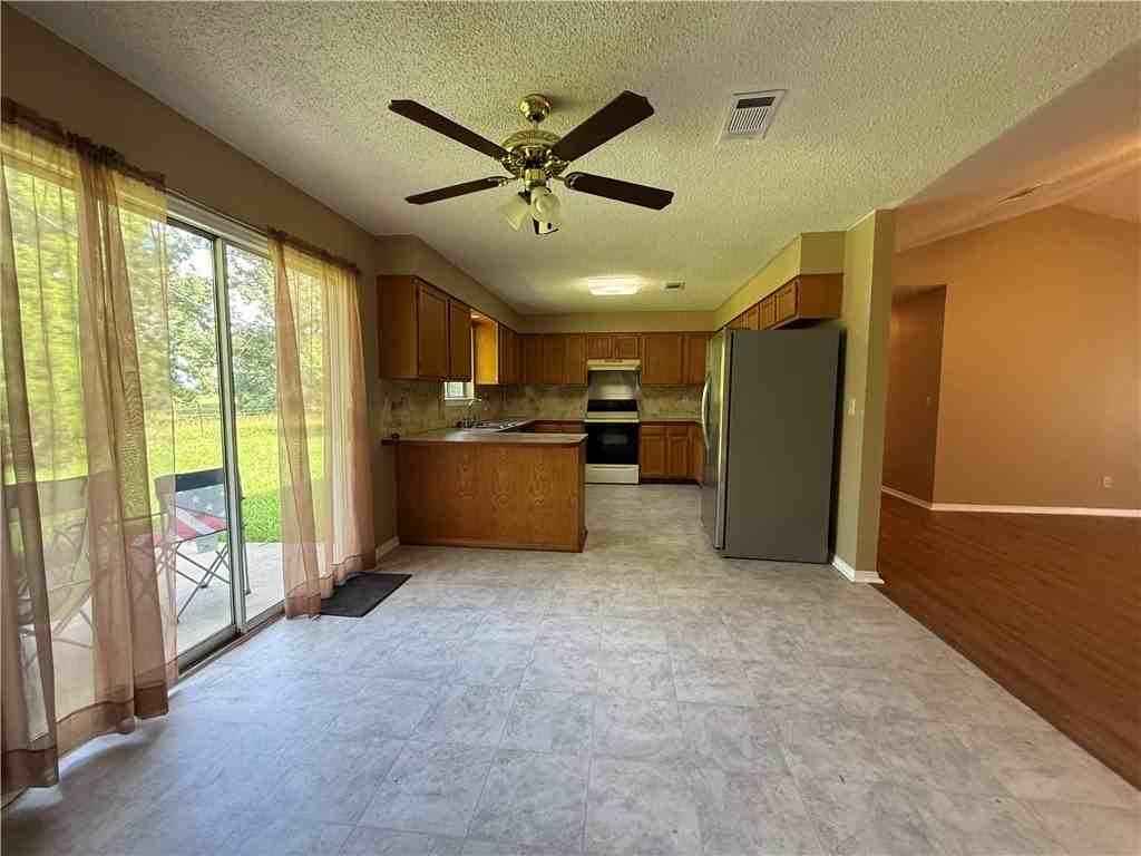 2446 Ridgeway Loop N - Photo 4 of 16