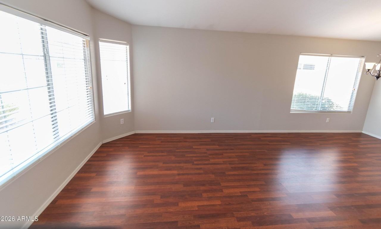 449 N Windsor - Photo 5 of 31