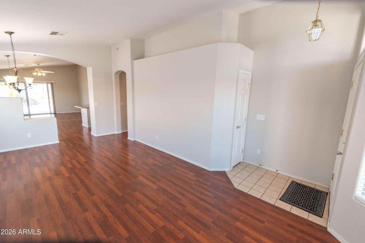 449 N Windsor - Photo 6 of 31