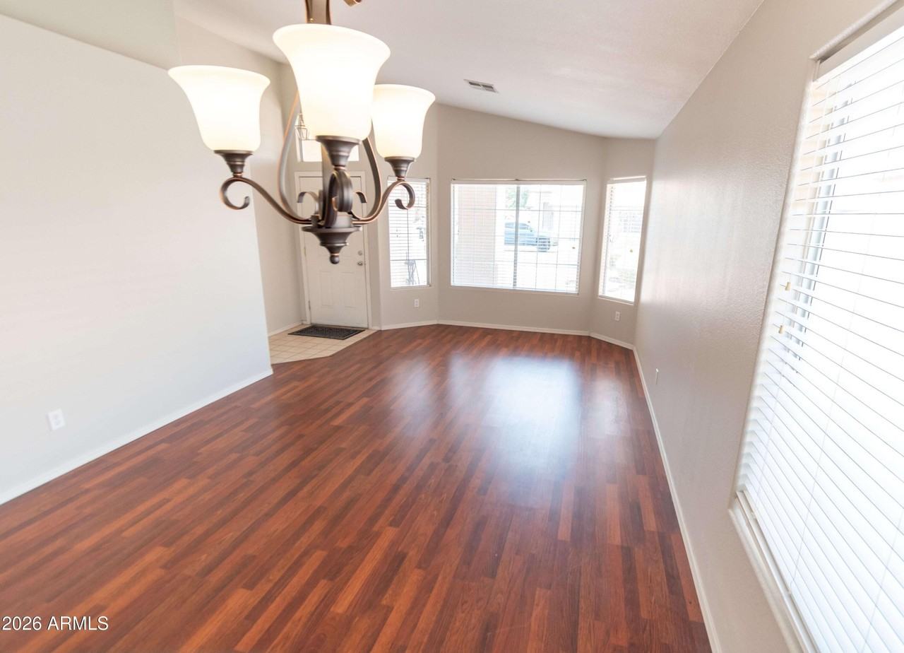449 N Windsor - Photo 7 of 31