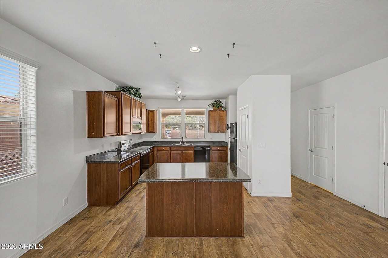 1414 S Jessica Ln - Photo 3 of 18