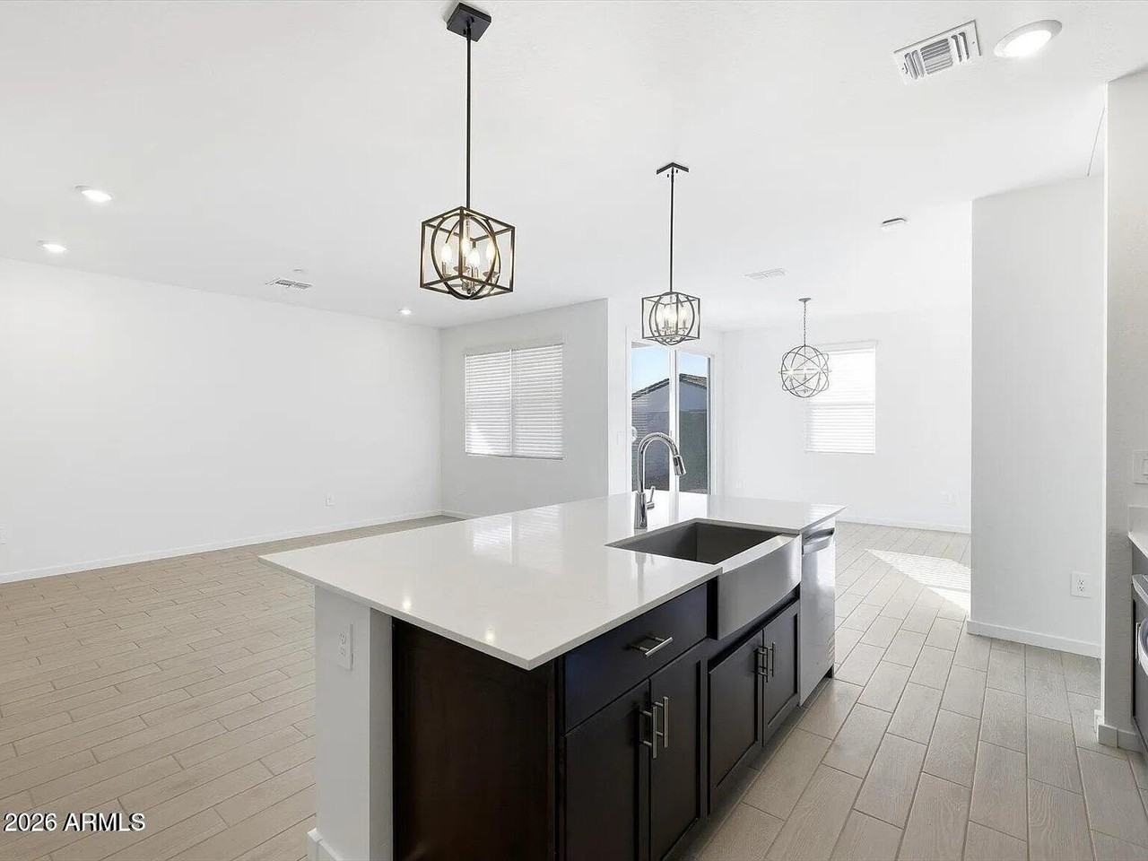 24629 W Grove St - Photo 6 of 19