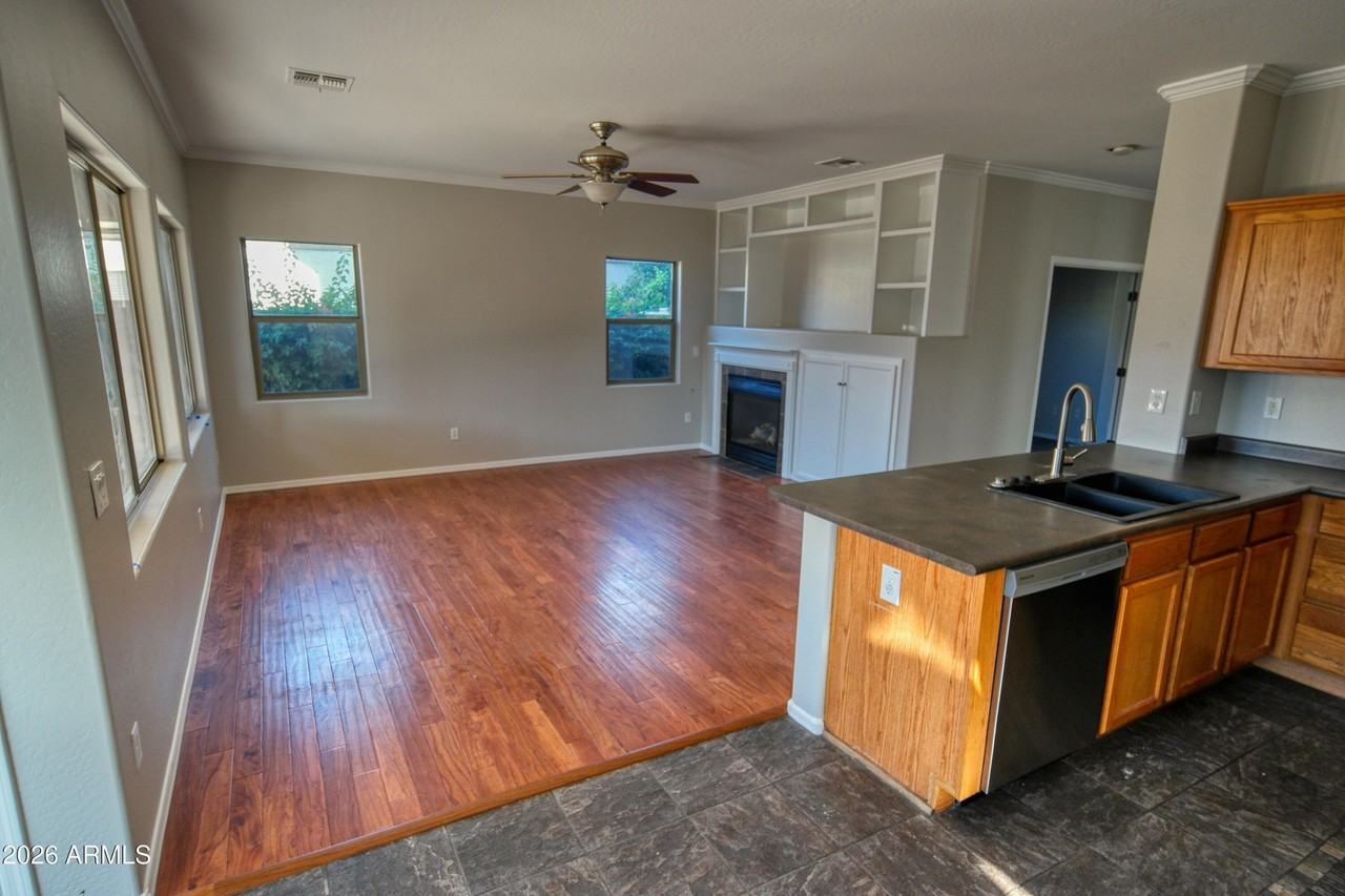 3726 E Oxford Ln - Photo 3 of 17
