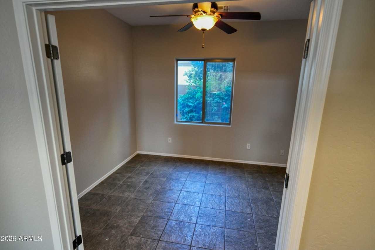 3726 E Oxford Ln - Photo 7 of 17