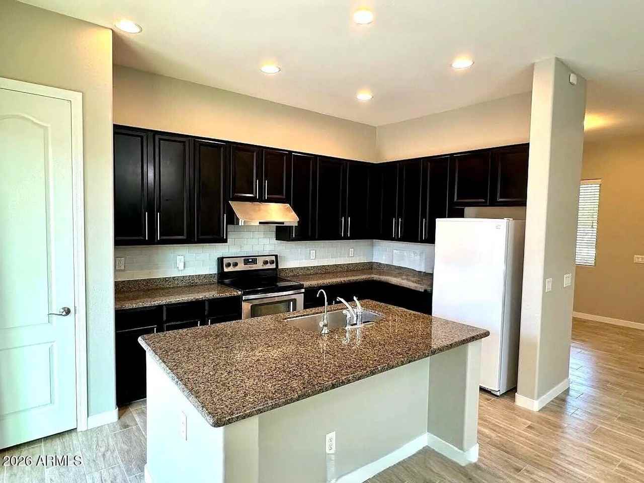 1433 E Lovebird Ln - Photo 3 of 16