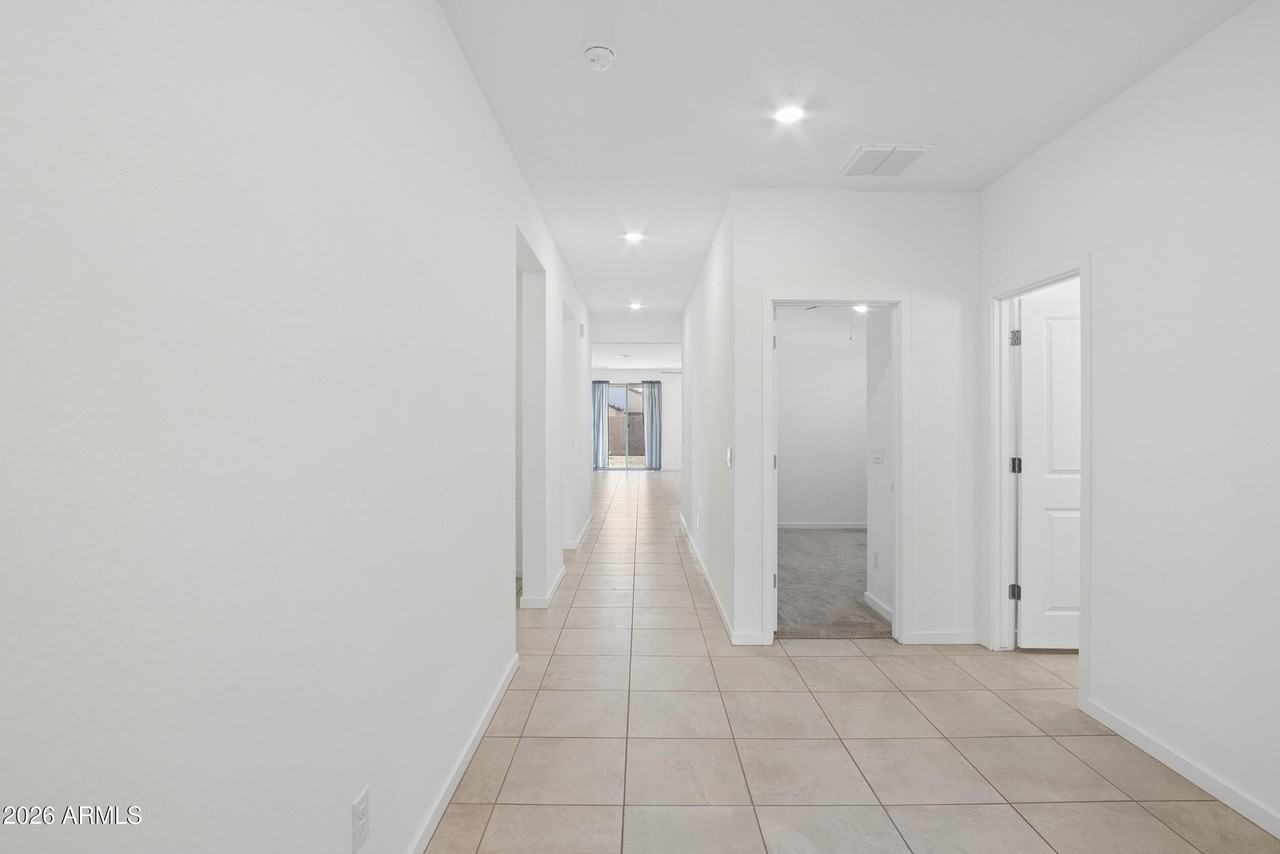 25293 W Wayland Dr - Photo 2 of 25