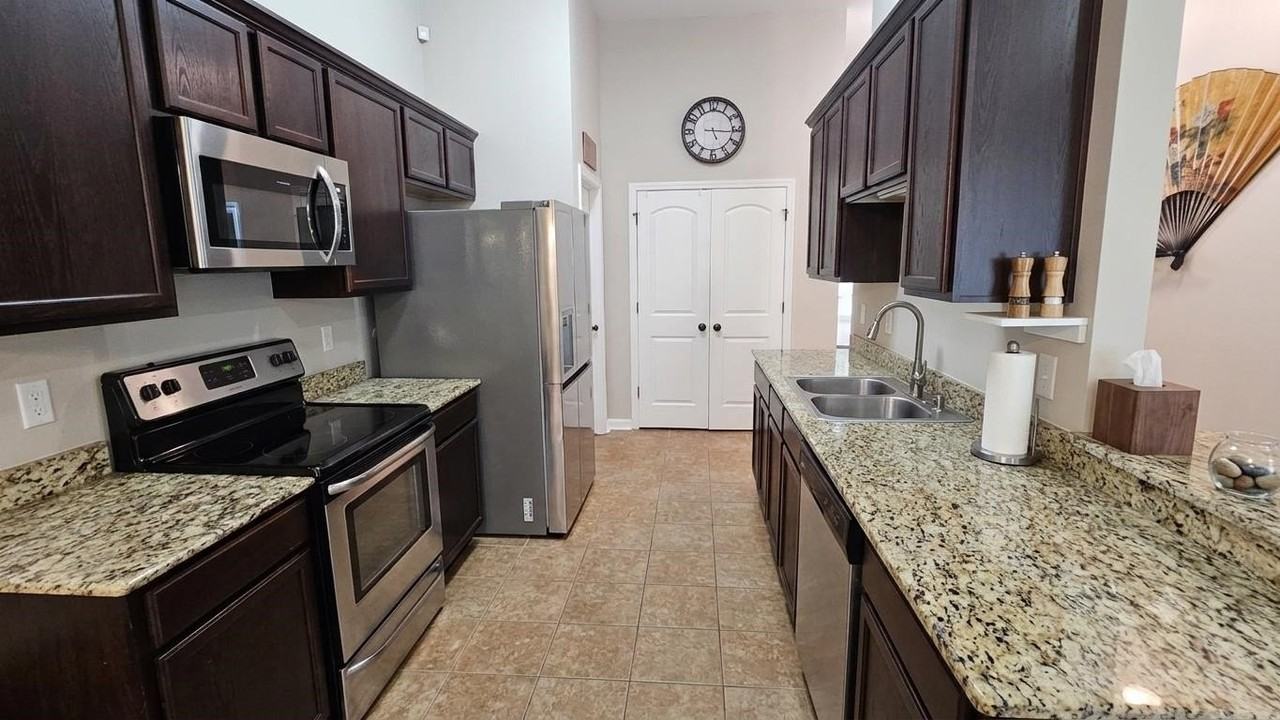 427 Christopher Dr - Photo 3 of 5