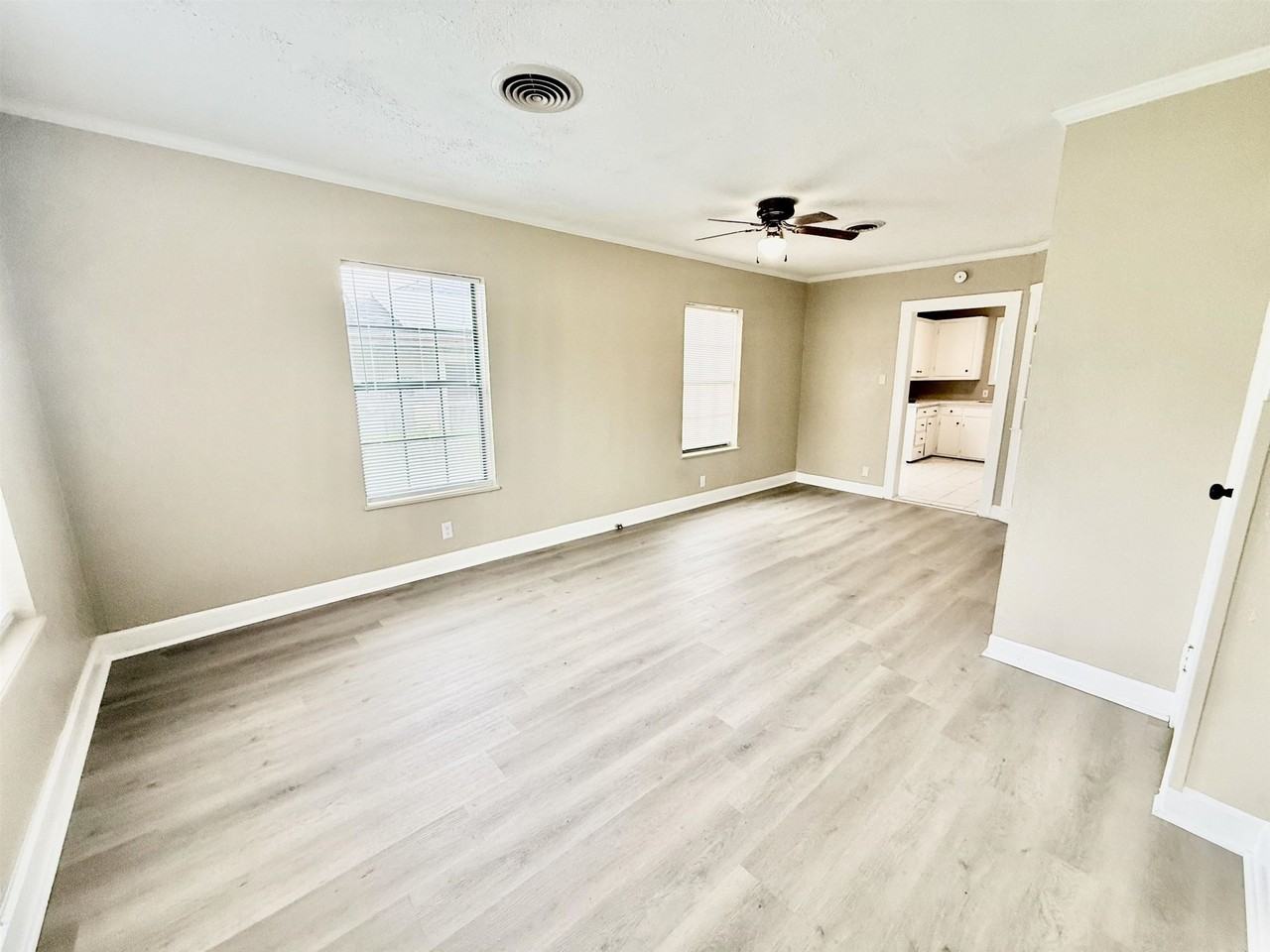 3360 27th St - Photo 2 of 15