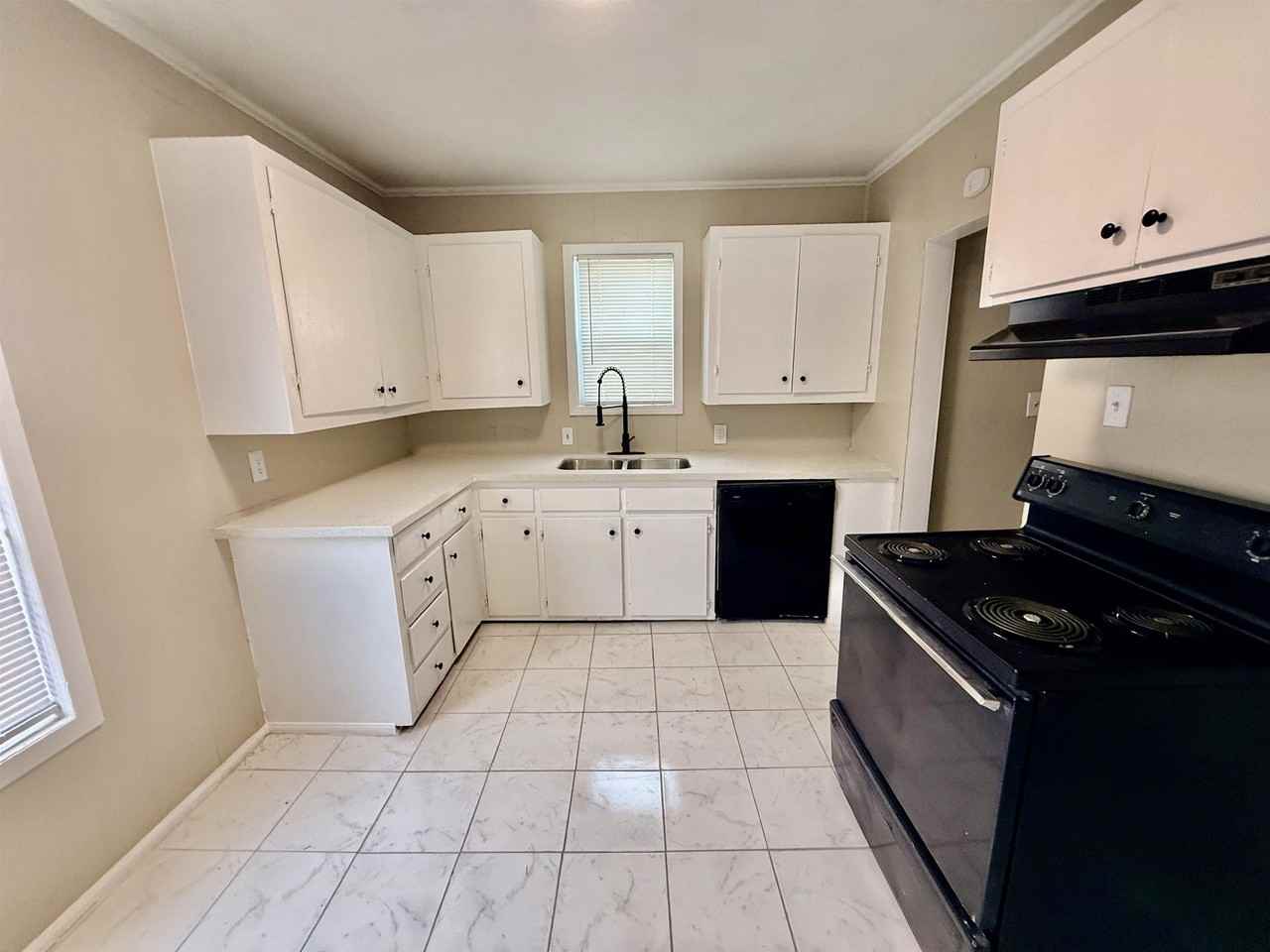 3360 27th St - Photo 4 of 15
