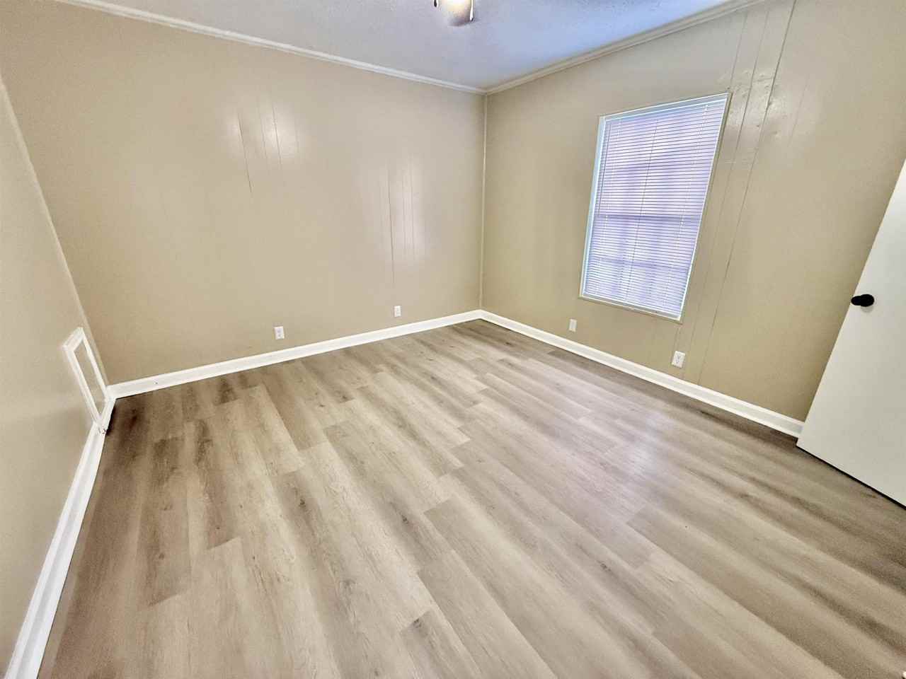 3360 27th St - Photo 7 of 15