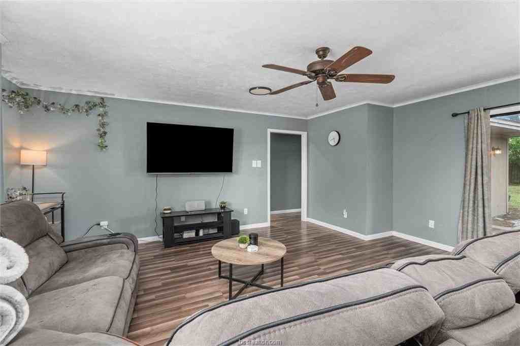 3511 Pecos St - Photo 6 of 23