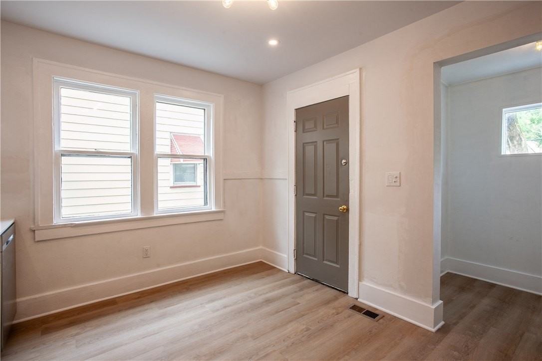 1786 Clifford Ave - Photo 6 of 19